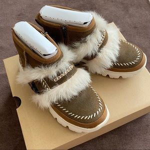 UGG Women's Fluff Punk Ankle Boots in Chestnut Size 6